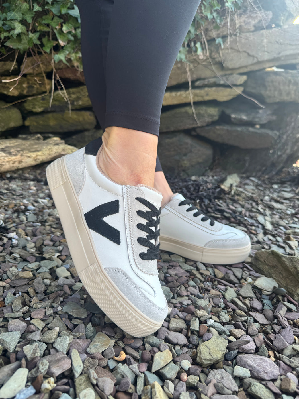 Eighty white coal Runners