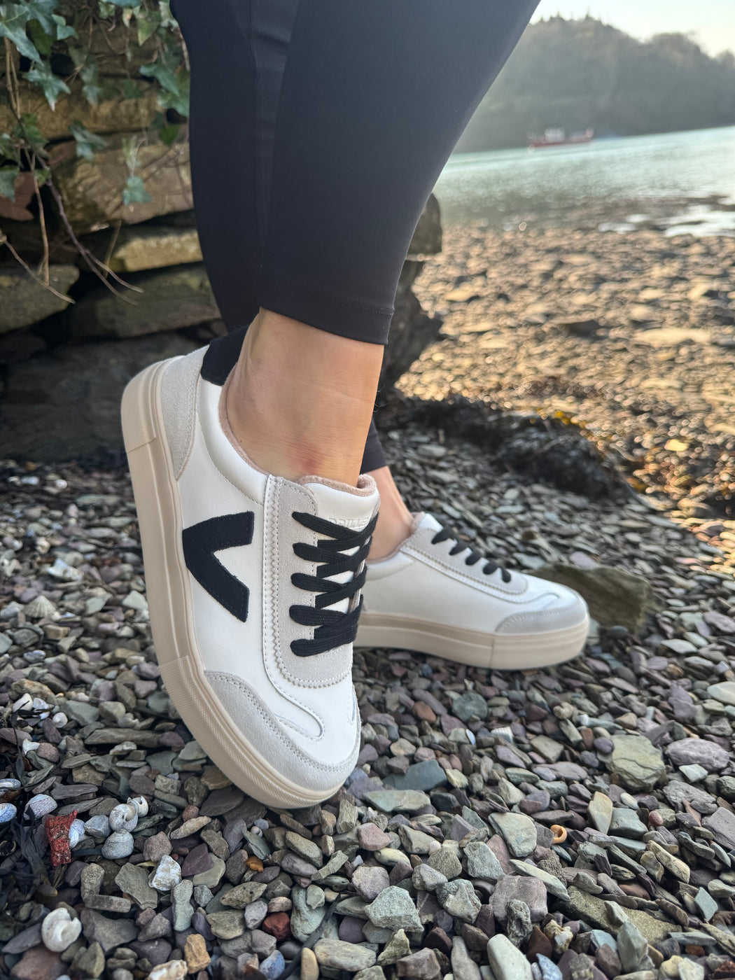 Eighty white coal Runners