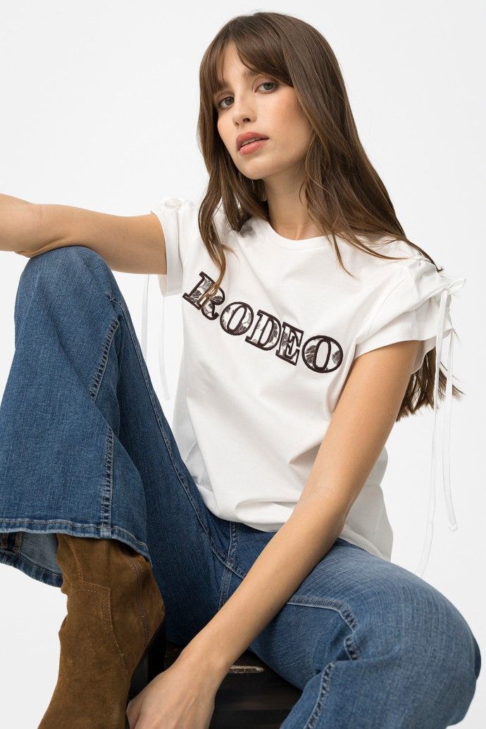 Judi winter /white t /shirt