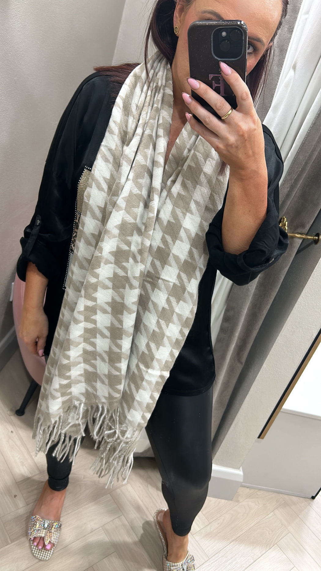 Wendy beige print scarf