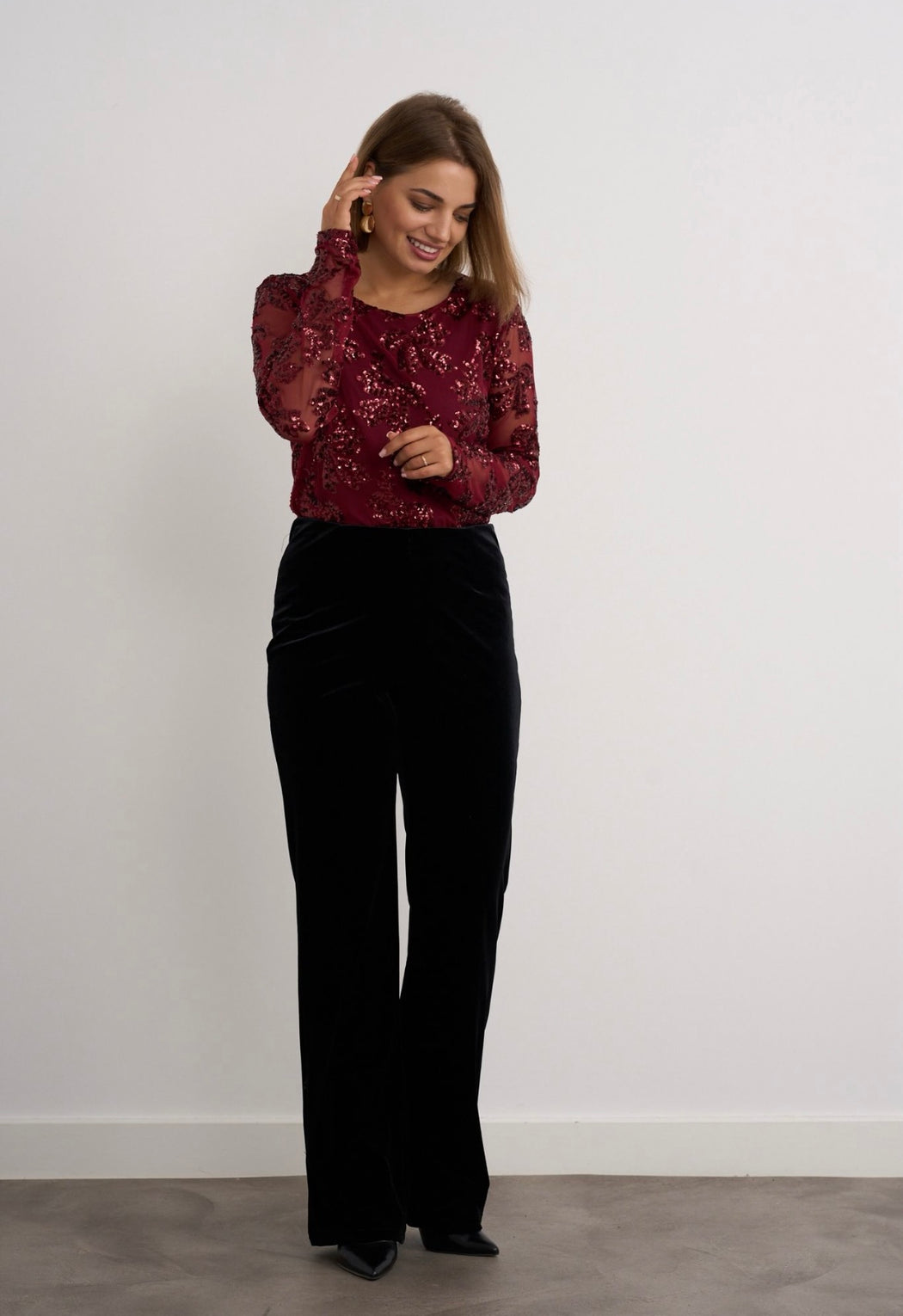 Wine signet sequinned top