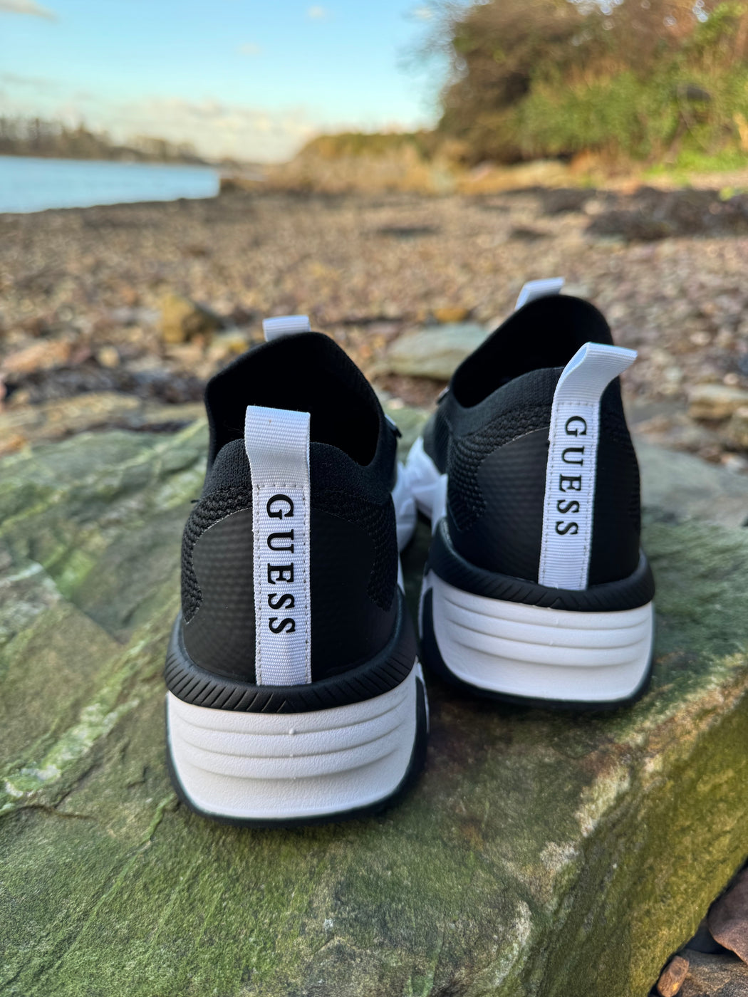 Guess black/white trainer