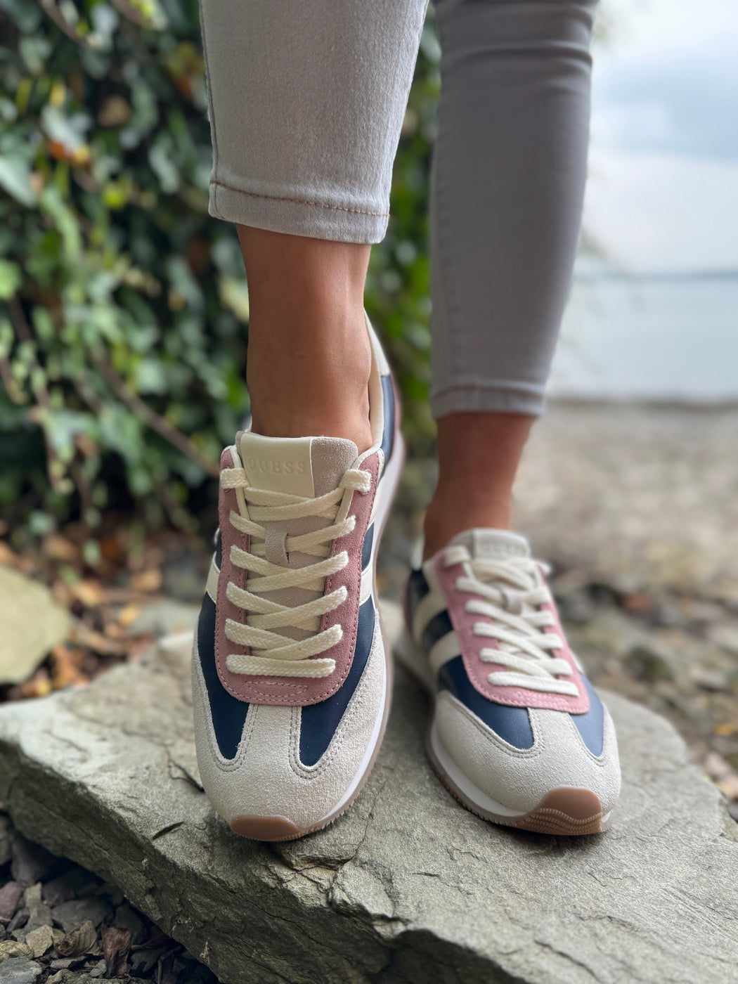 Guess pink/navy trainers FLTSAPLEP12