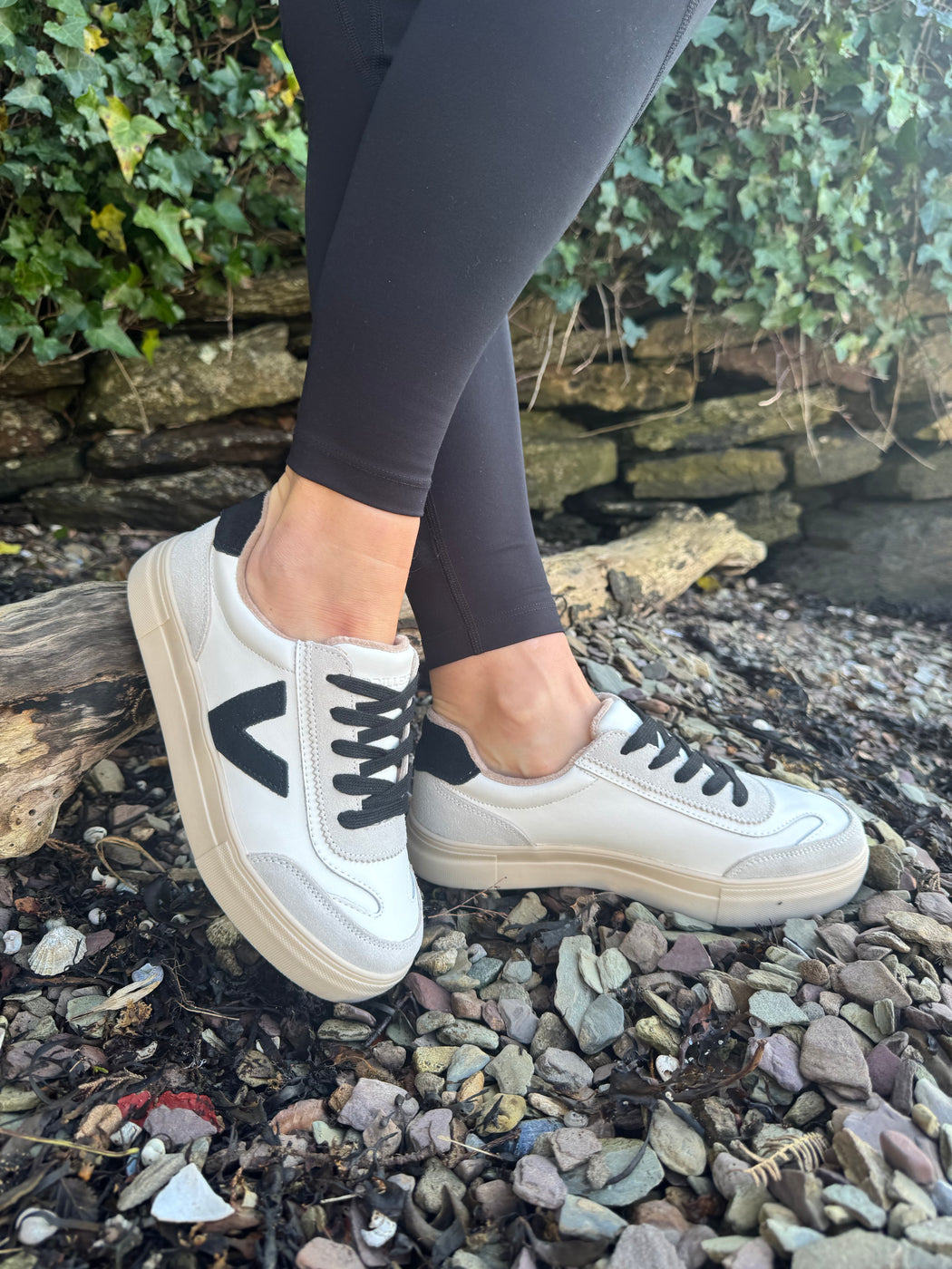 Eighty white coal Runners