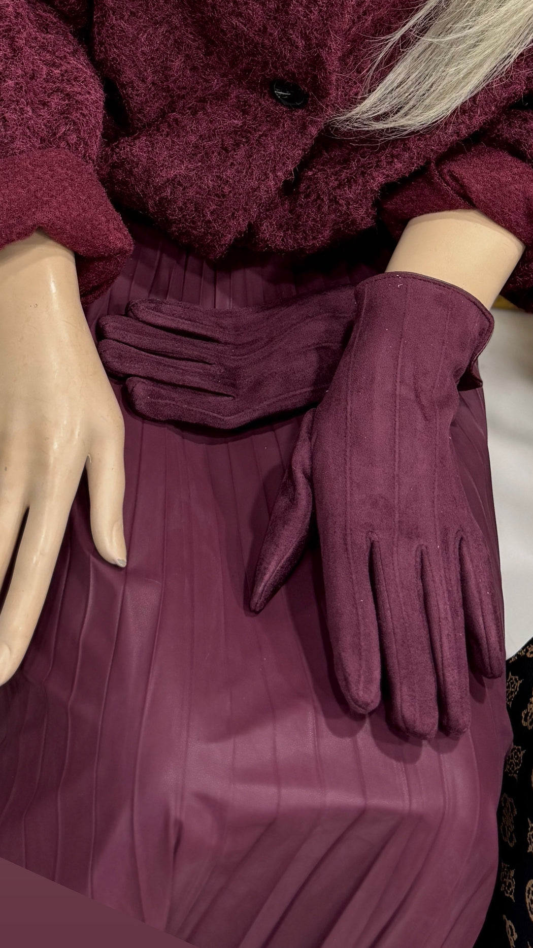 Peggy plum suede gloves