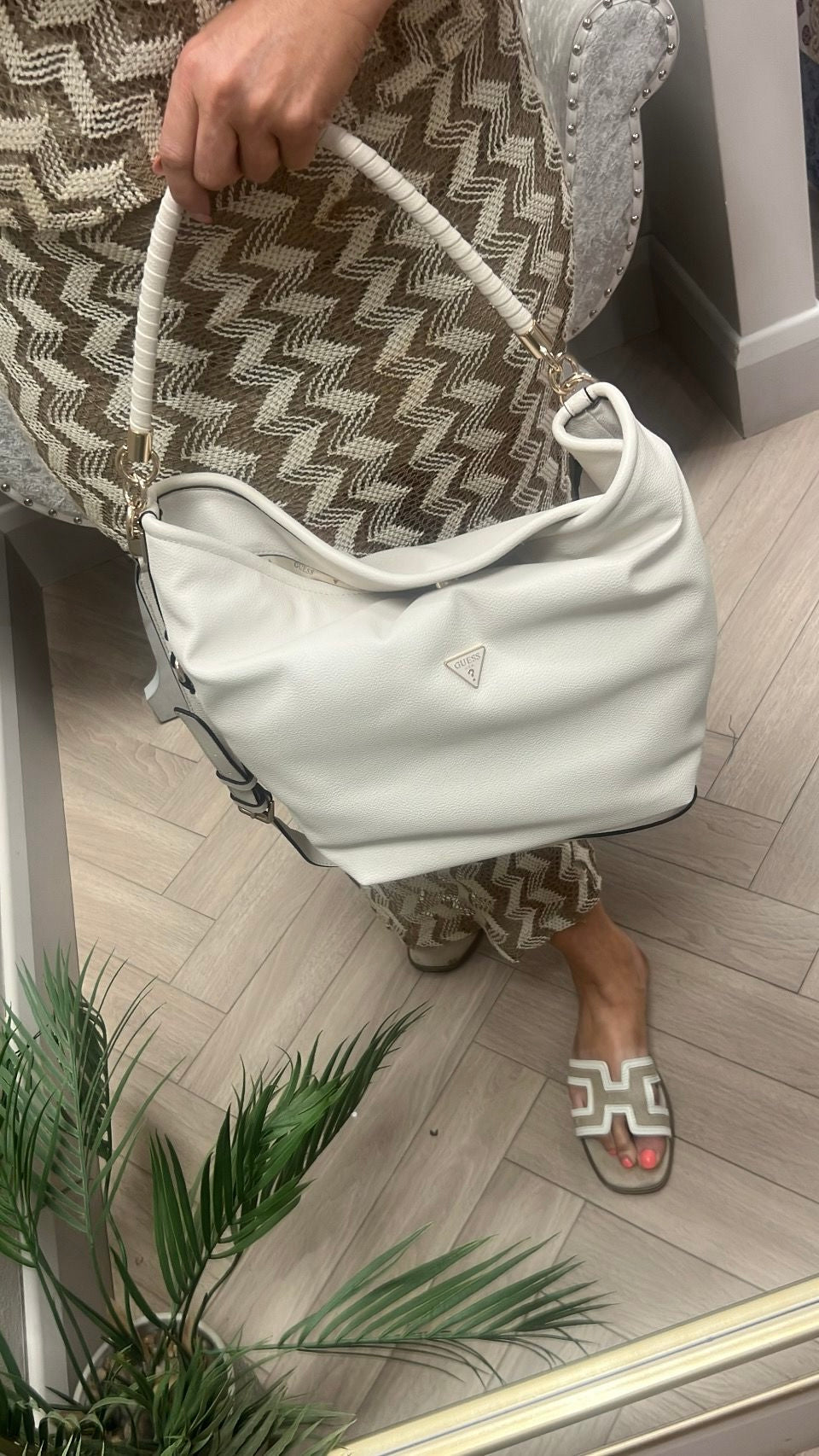 Guess DANYA Off White Bag. BG991802