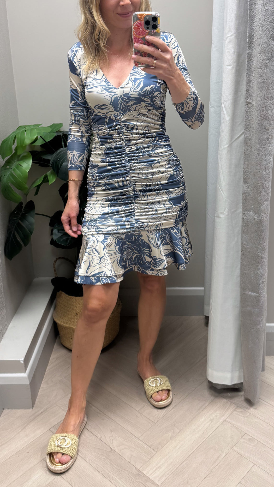 W4RK51KBAC2 guess patterned dress with frill detail