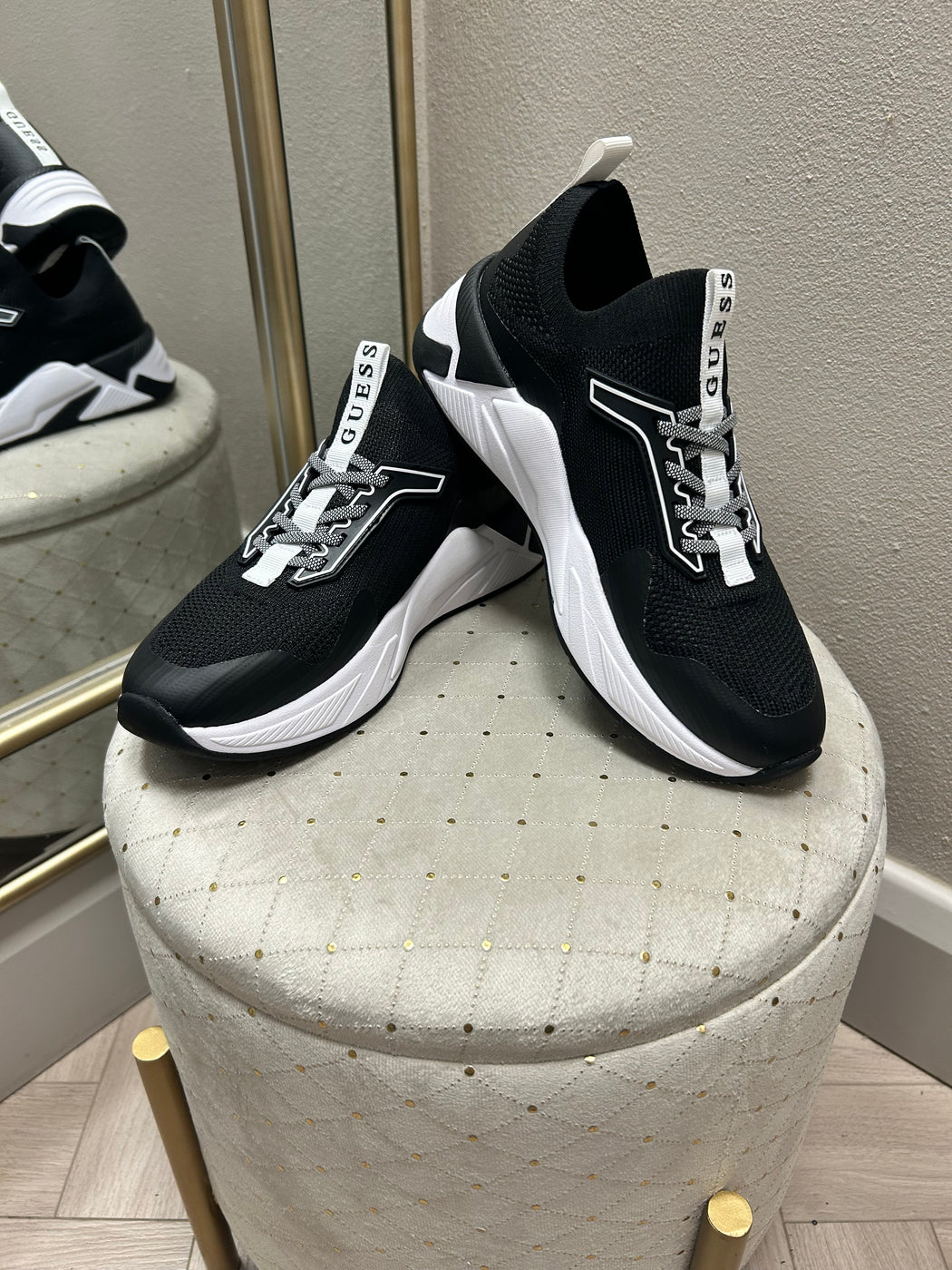 Guess black/white trainer