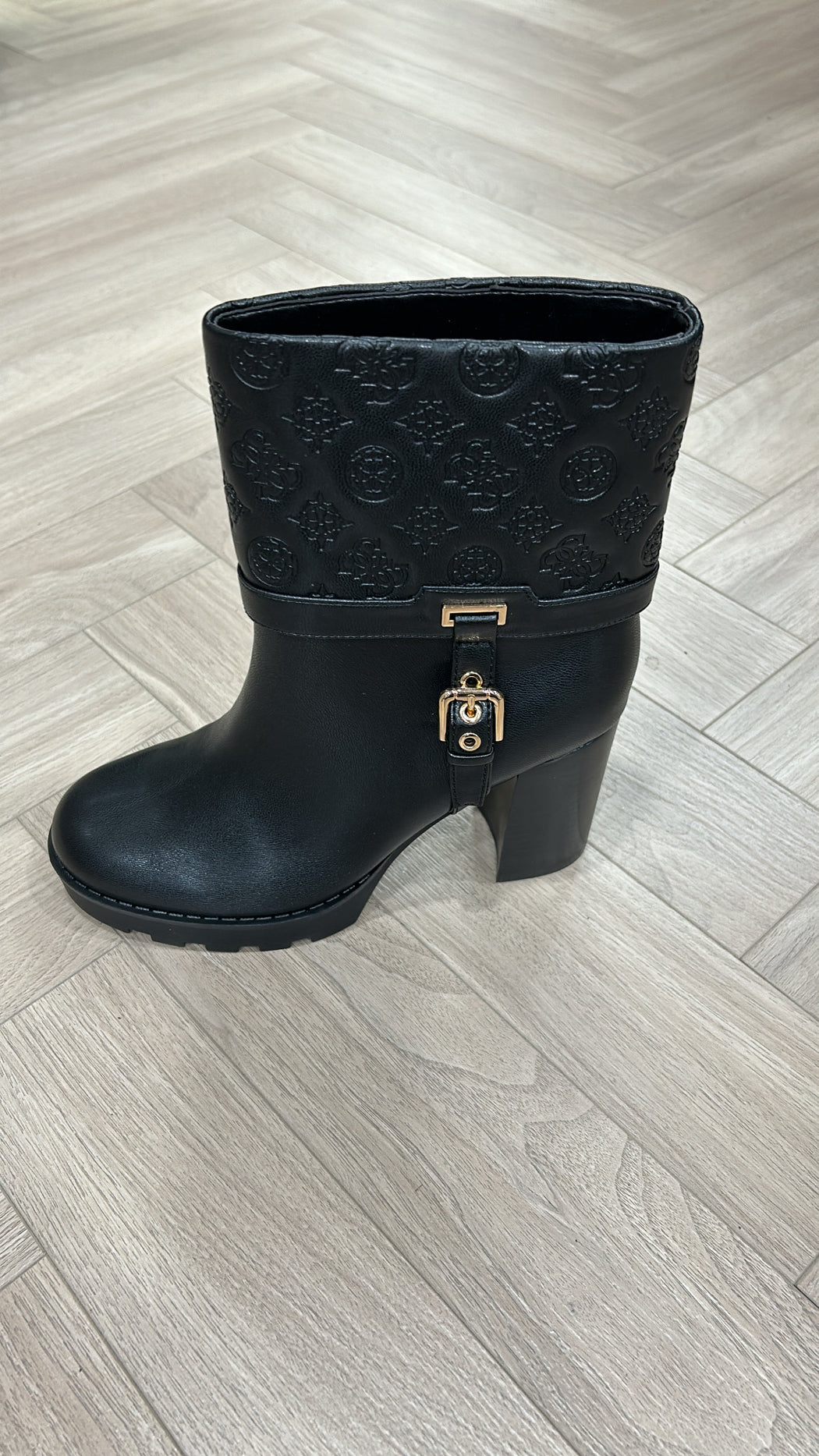 Flfneafal10 guess logo embossed buckle boots