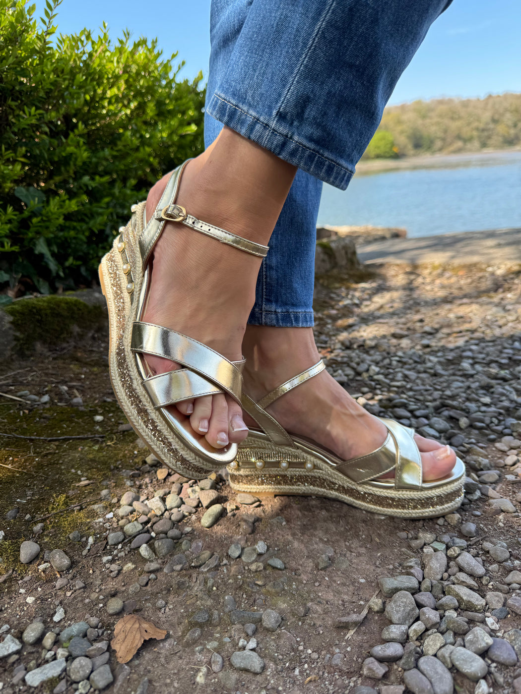 Clonalis gold weave wedge