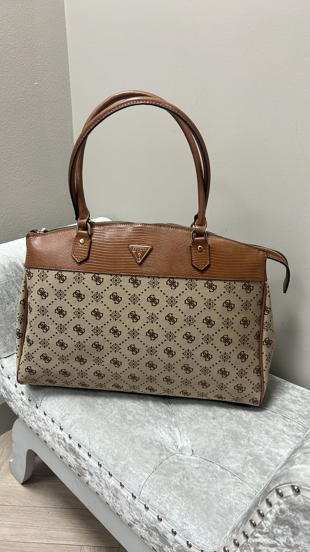 Guess Melinda latte logo travel bag lp9902903
