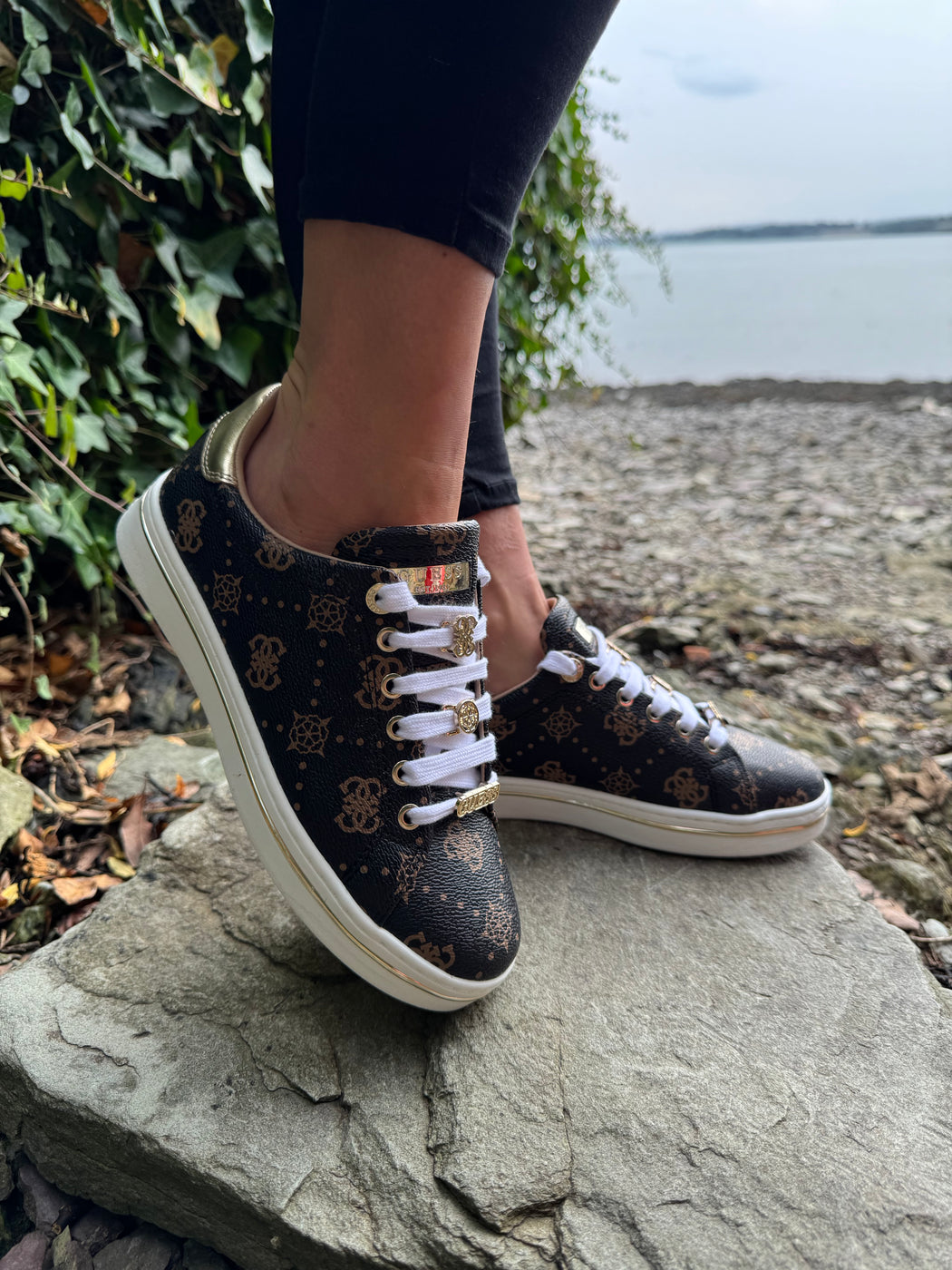 Guess logo sneaker