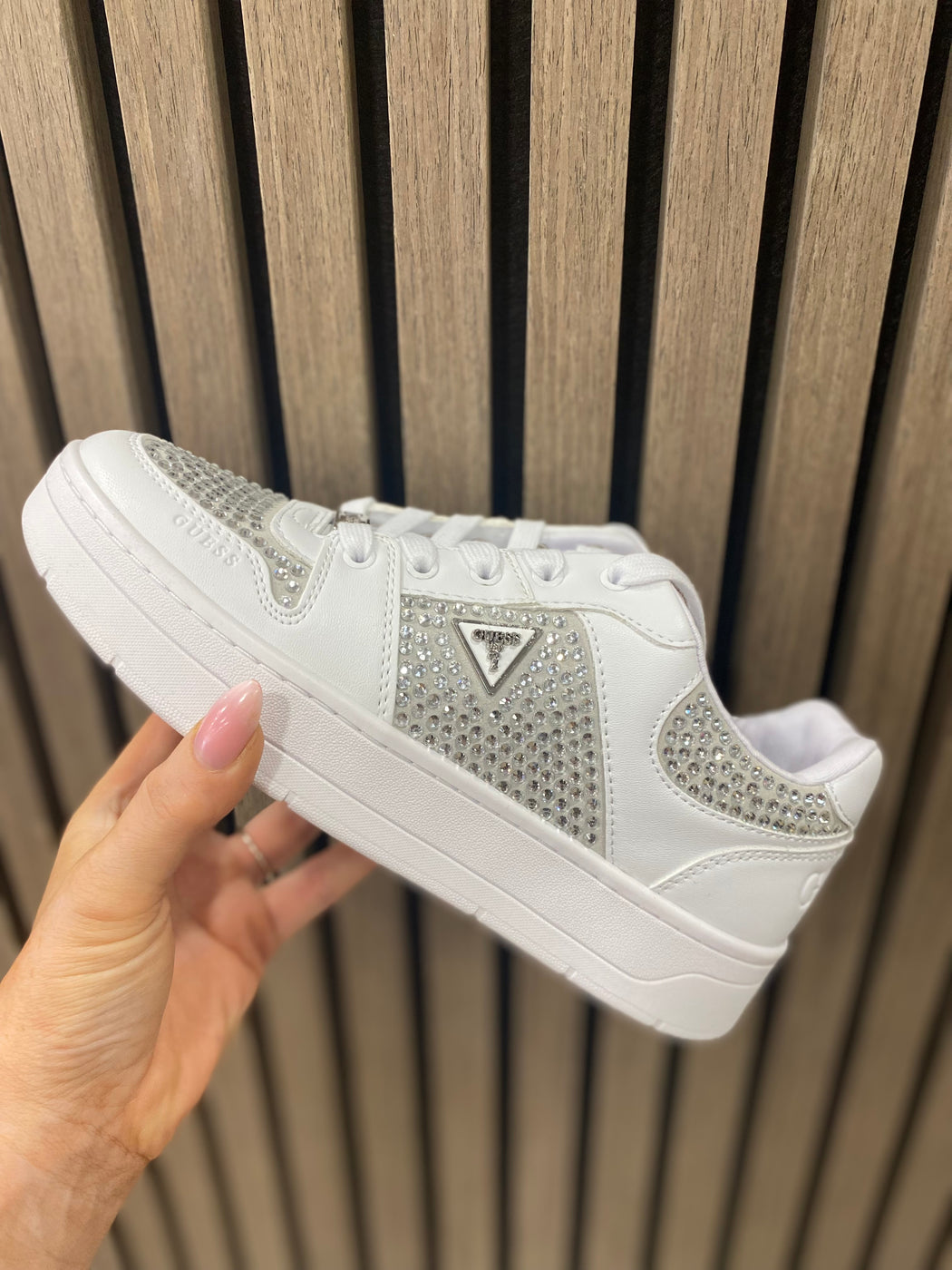 Flfnrsele12 guess white trainer with rhinestones