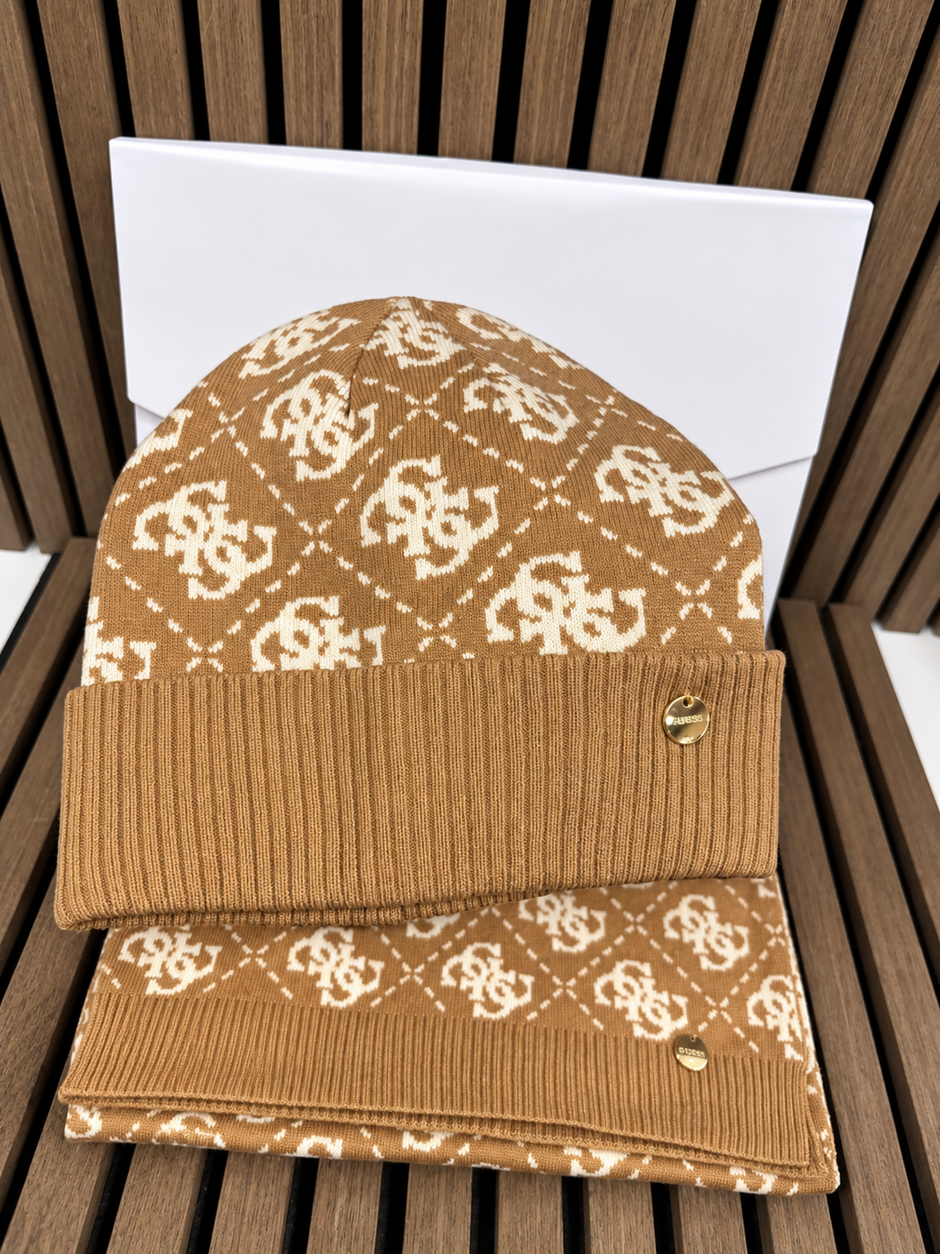Guess Hat & Scarf Gift Set in TAUPE. GFBOXWP6401 - LOU