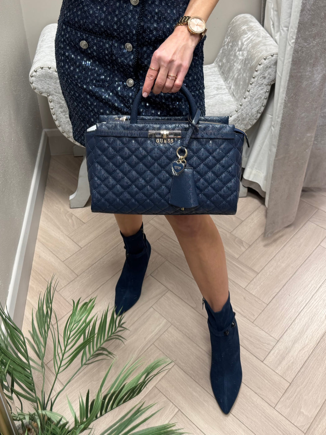 Guess bag GG815706 MIDNIGHT
IDRA