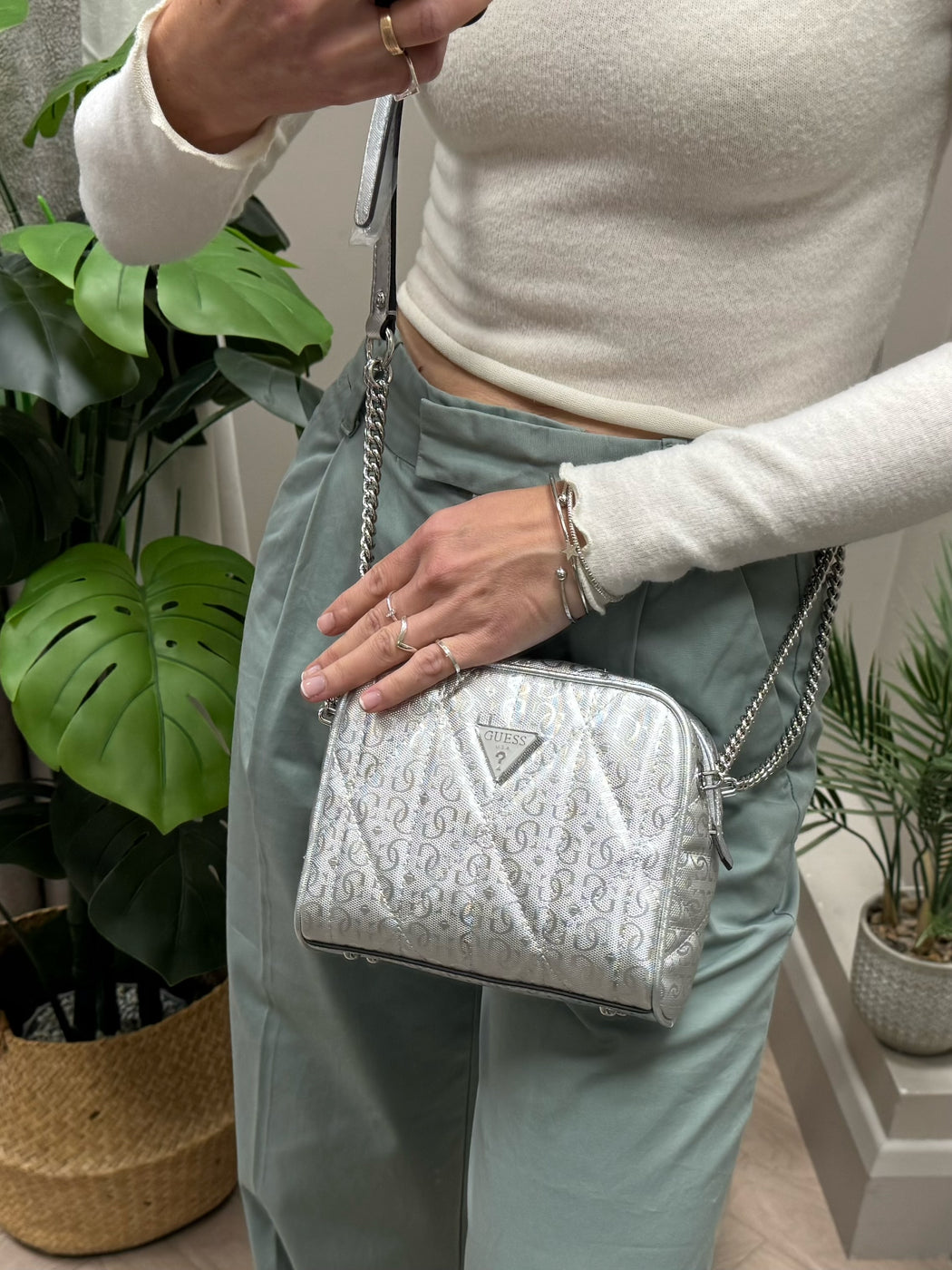 Guess Silver ALDINA Bag. GY966314