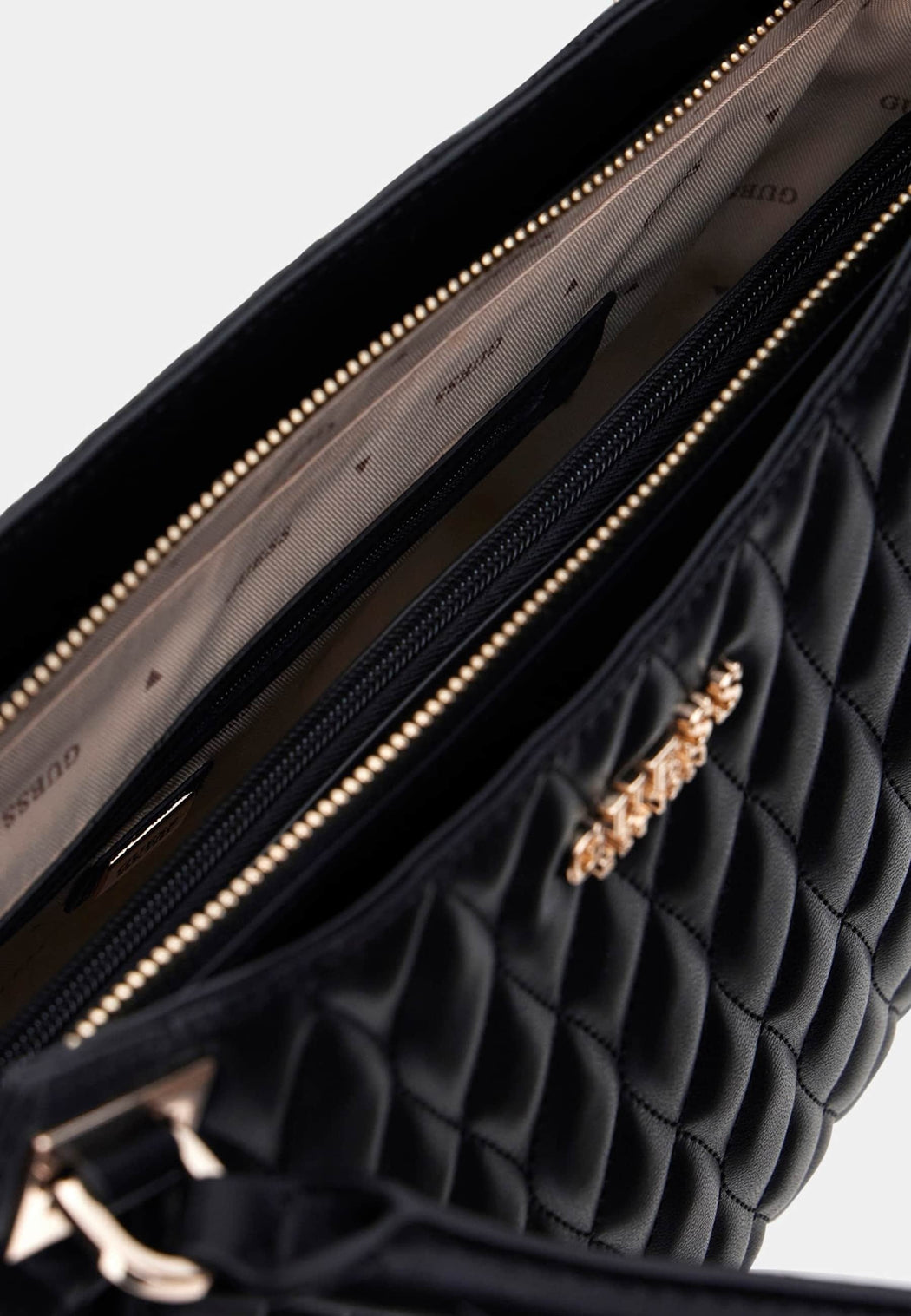 Guess Black VALLA Bag. QG812222