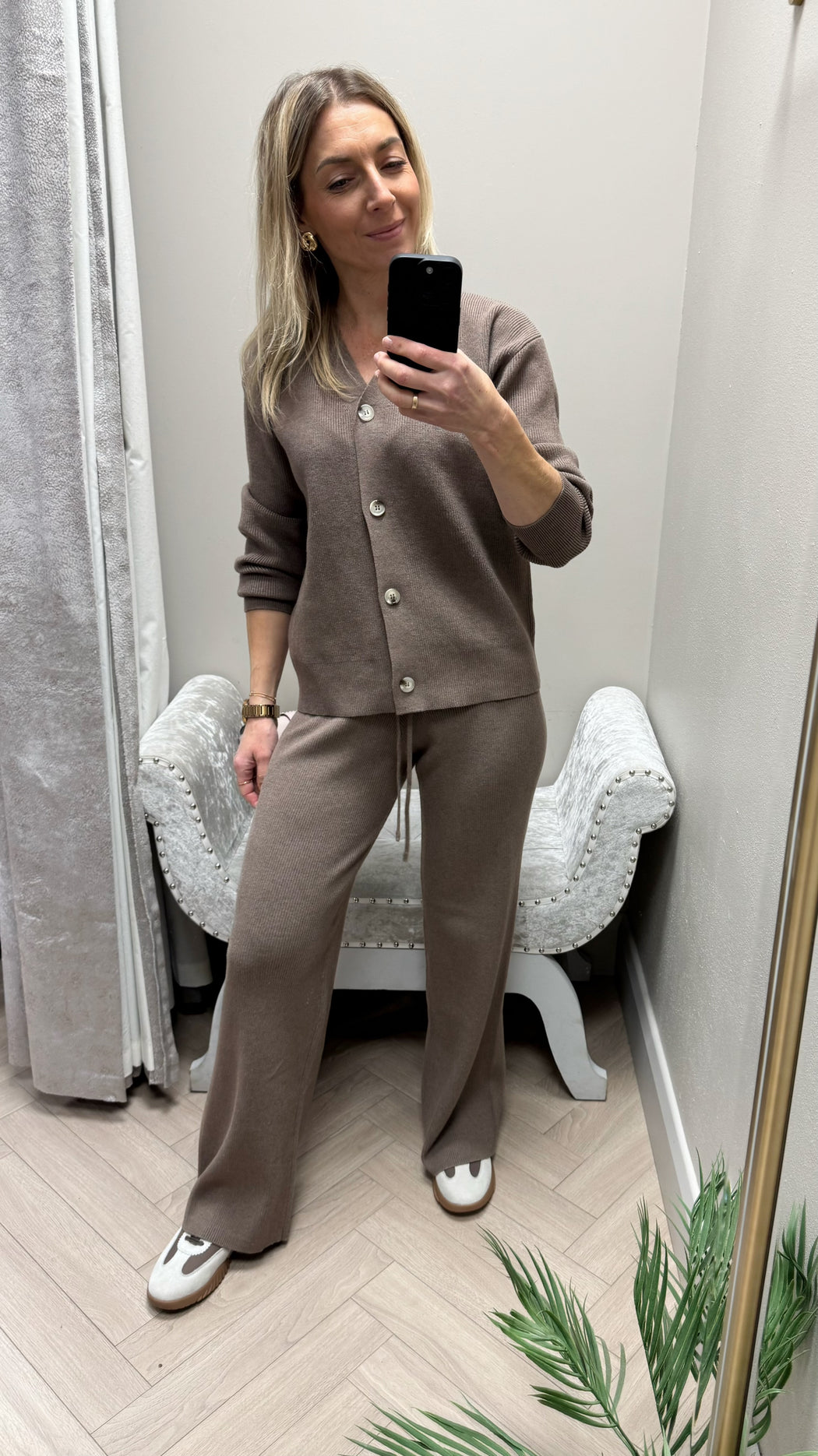 Lady beige trousers
