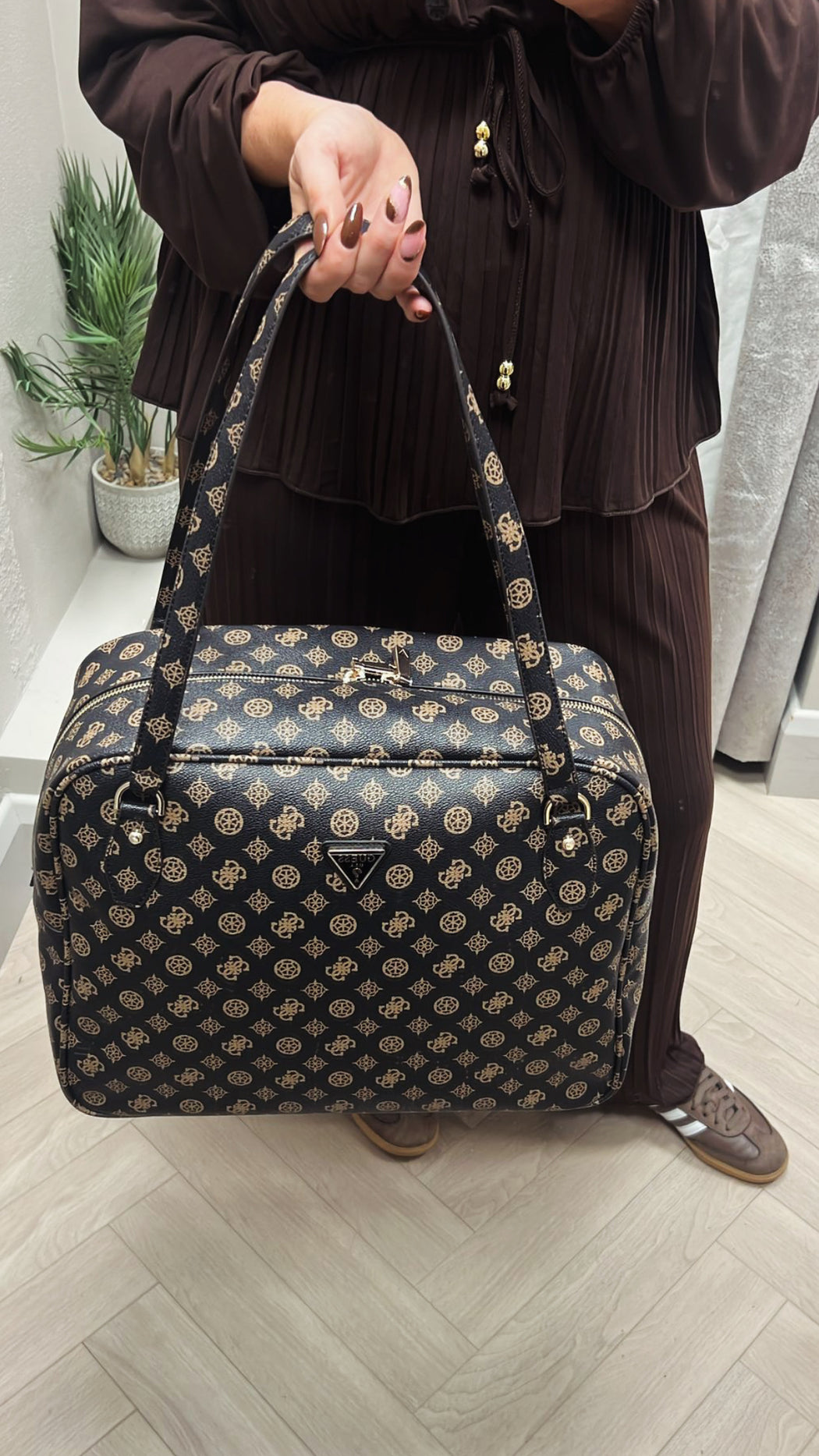 Guess wilder weekender travel bag