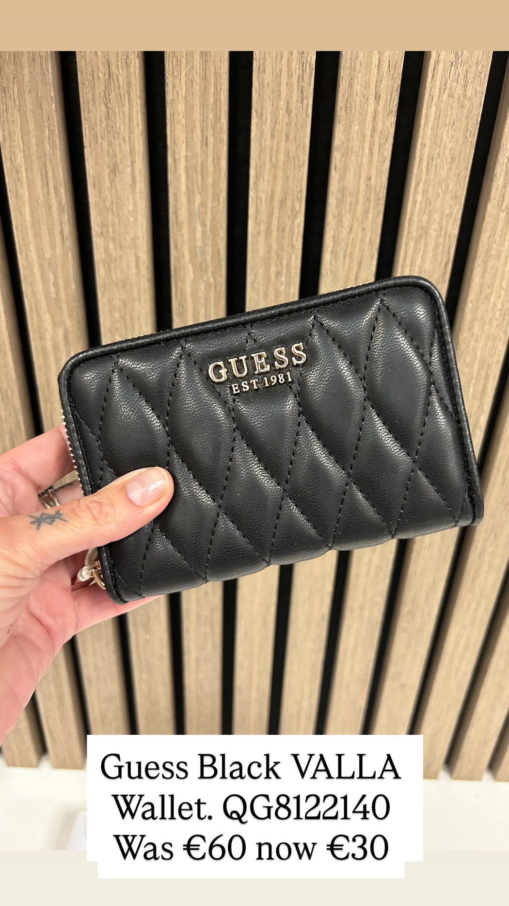 Guess Black VALLA Wallet. QG8122140