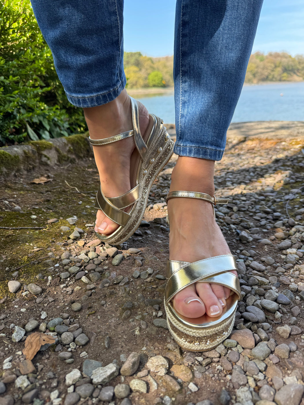 Clonalis gold weave wedge