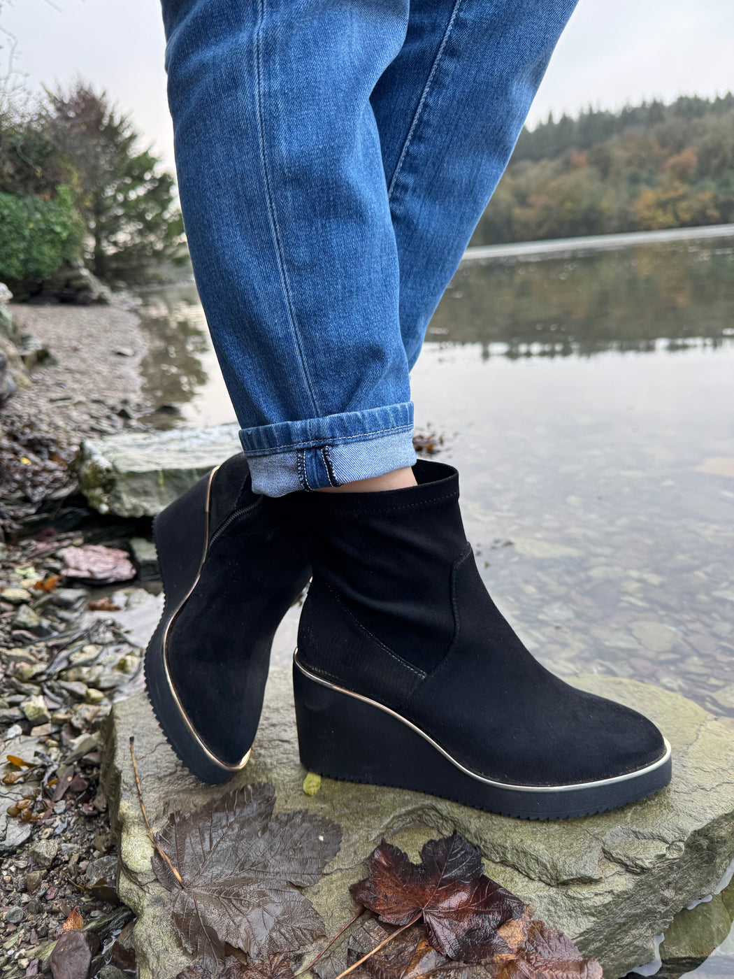 Poole Schwartz black wedge boots