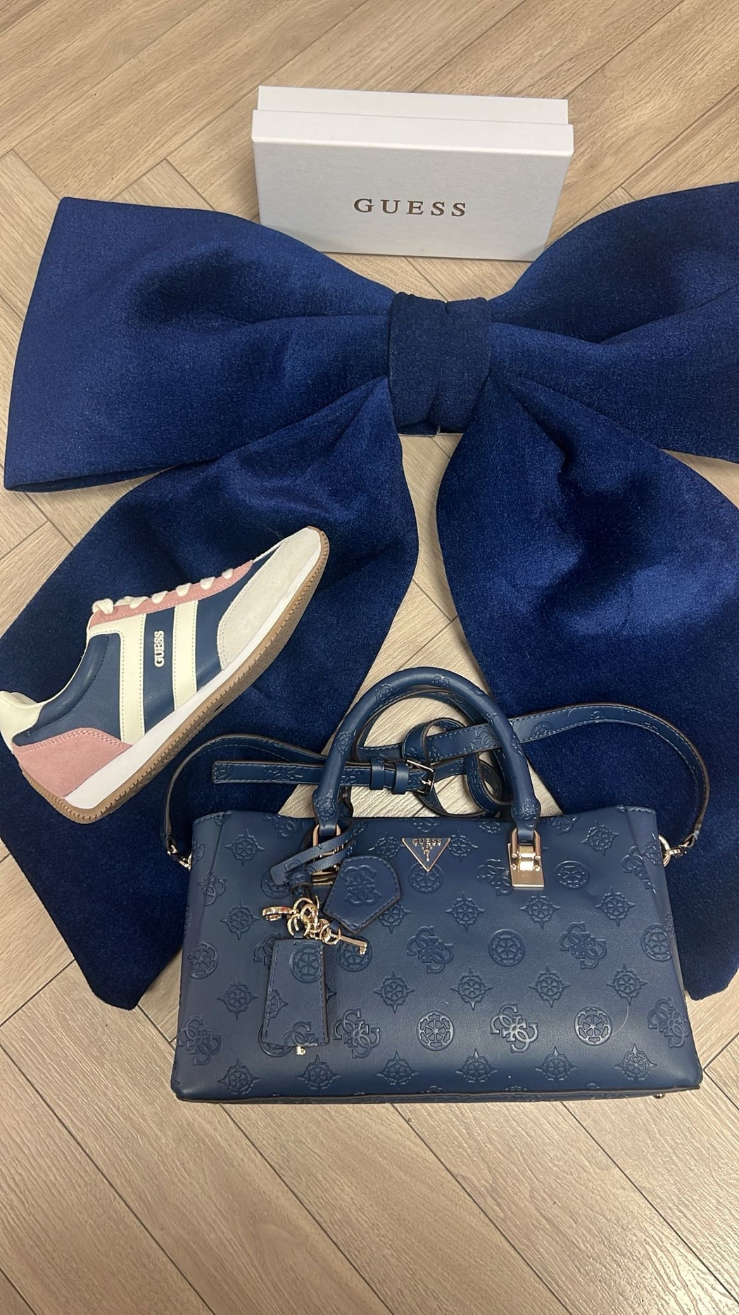 Guess pink/navy trainers FLTSAPLEP12