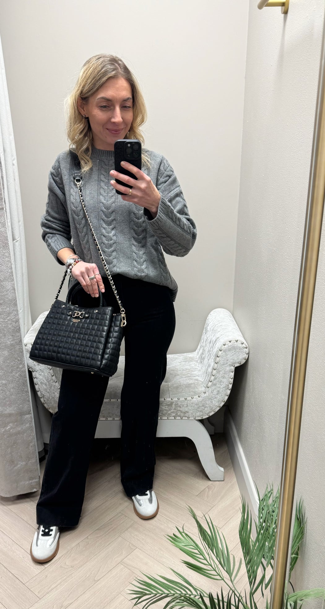 Guess Black NADIRA Bag. QG842406