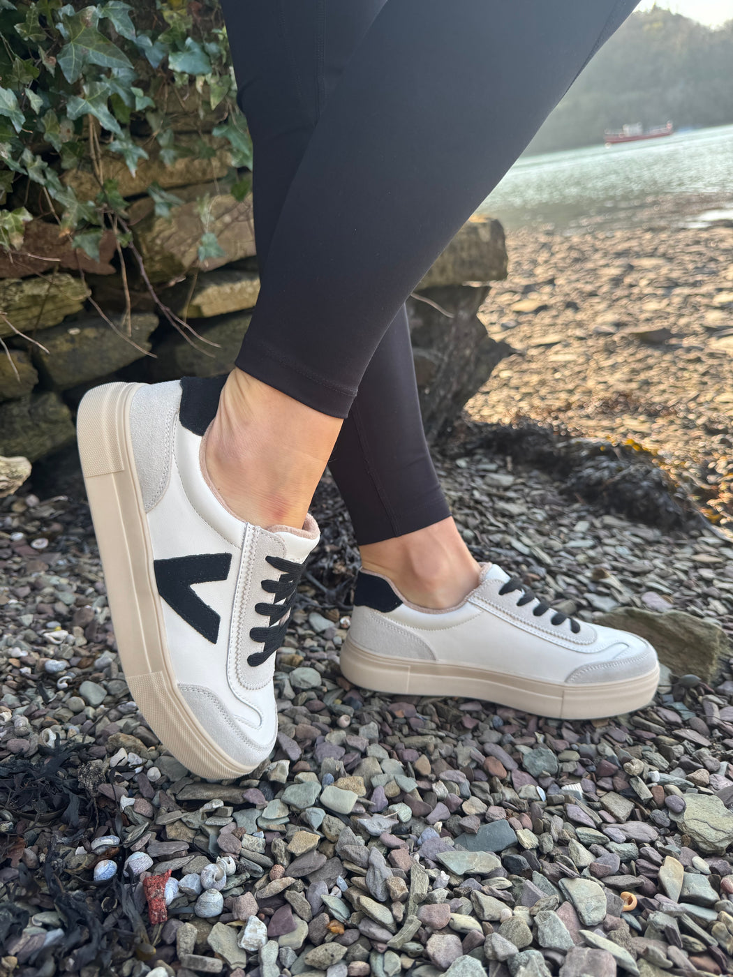 Eighty white coal Runners