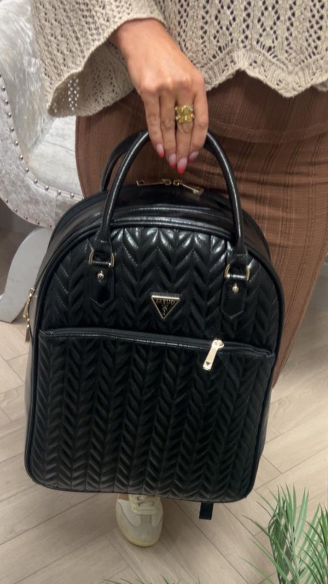 Guess Cheryl Travel Bag. QN9720030.