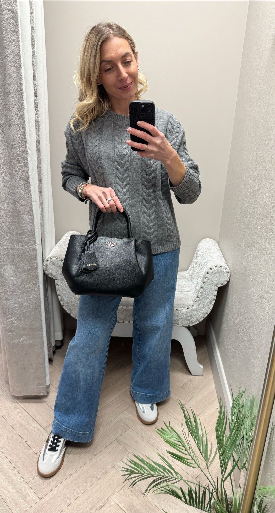 Guess Black AMORETTE Bag. BG789806