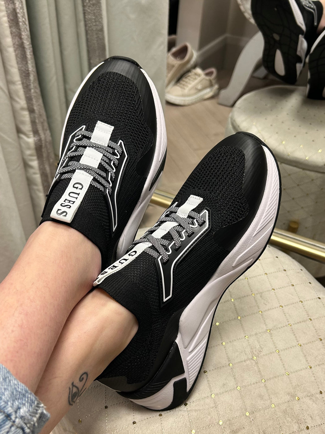 Guess black/white trainer