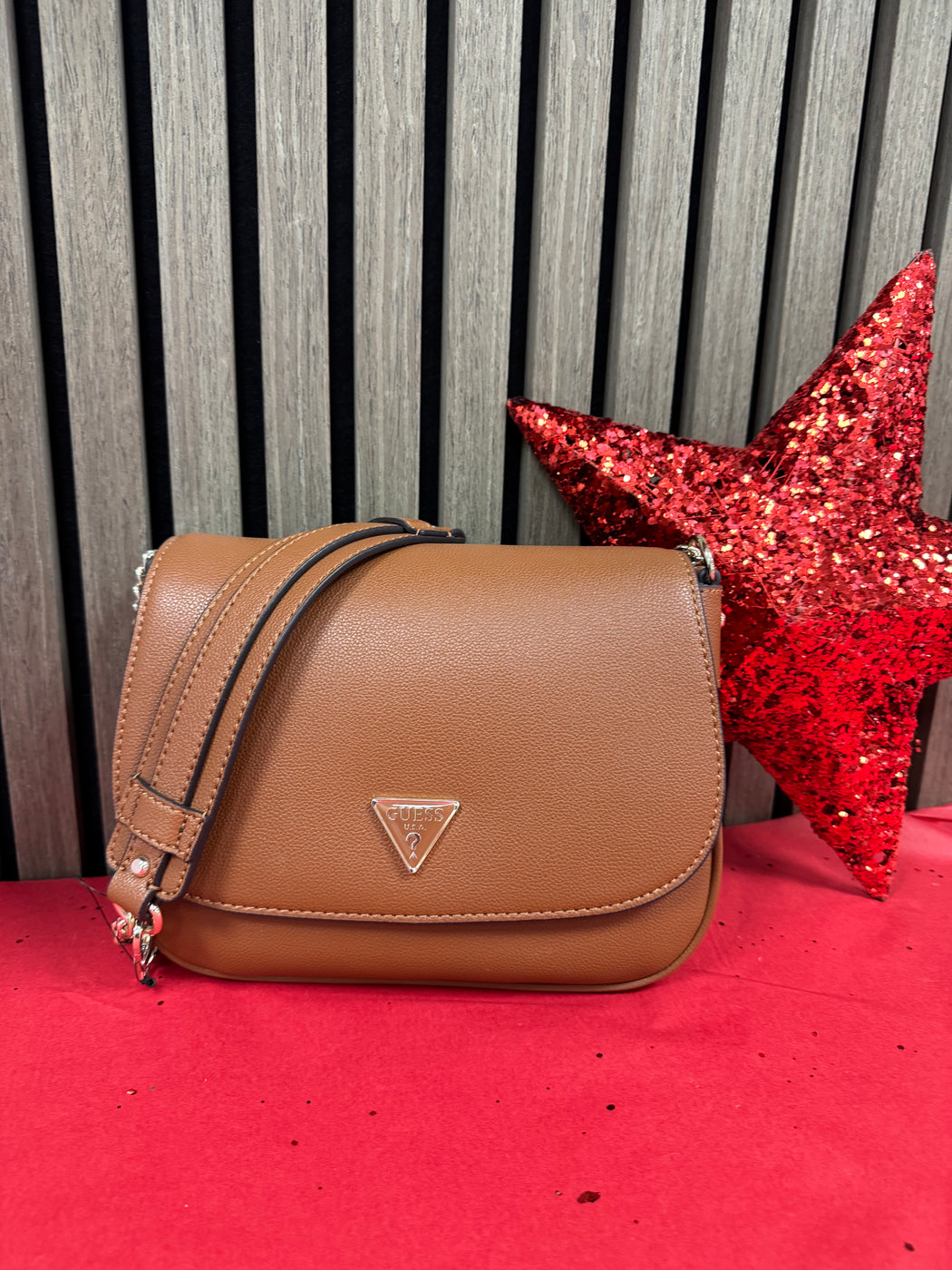 Guess cognac fedora shoulder bag BG951919