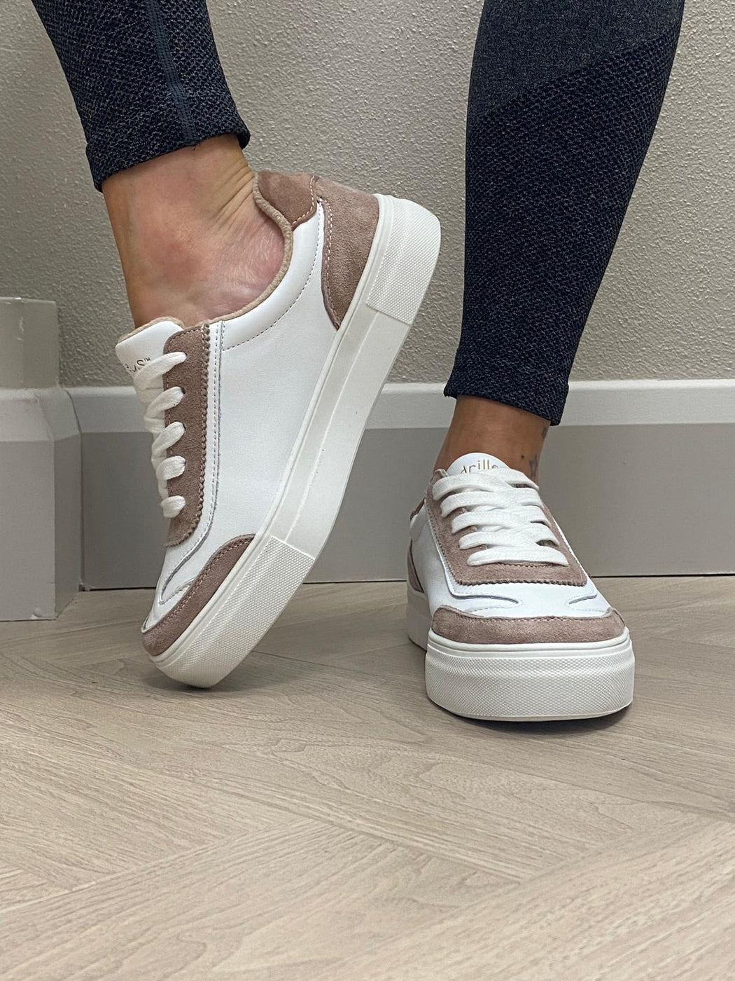 Eighty crystal blush trainer