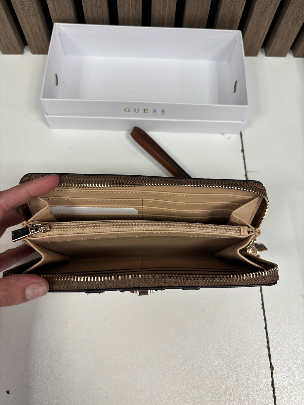 Guess ERENIA LATTE Logo Wallet. SO7838146.