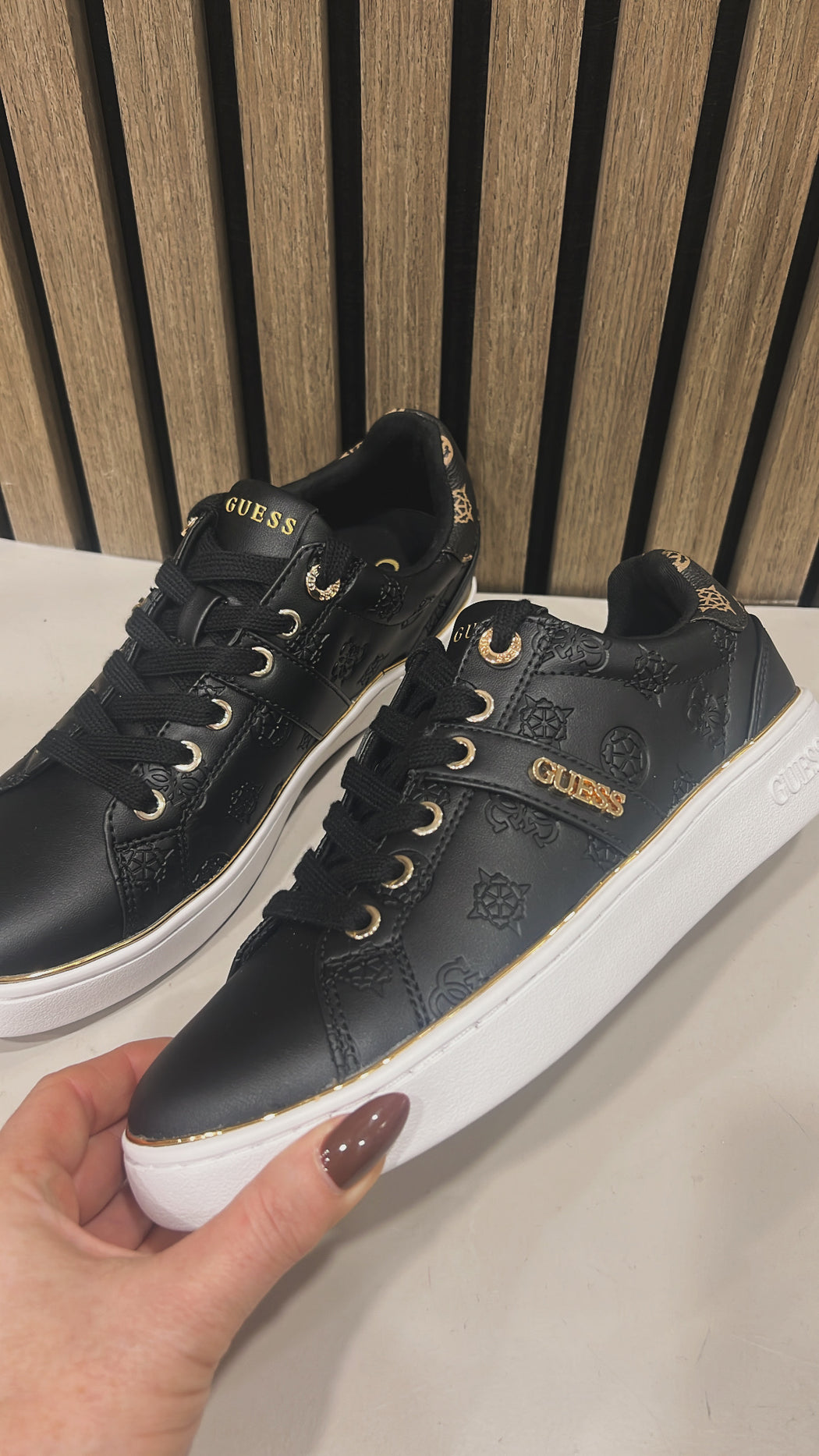 Black guess logo embossed sneaker flfbtzfal12