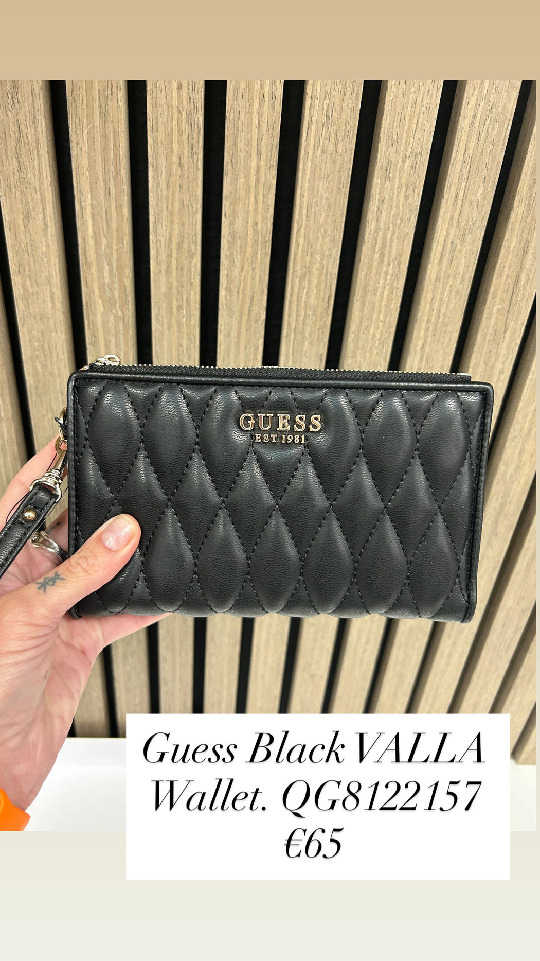Guess Black VALLA Wallet. QG8122140