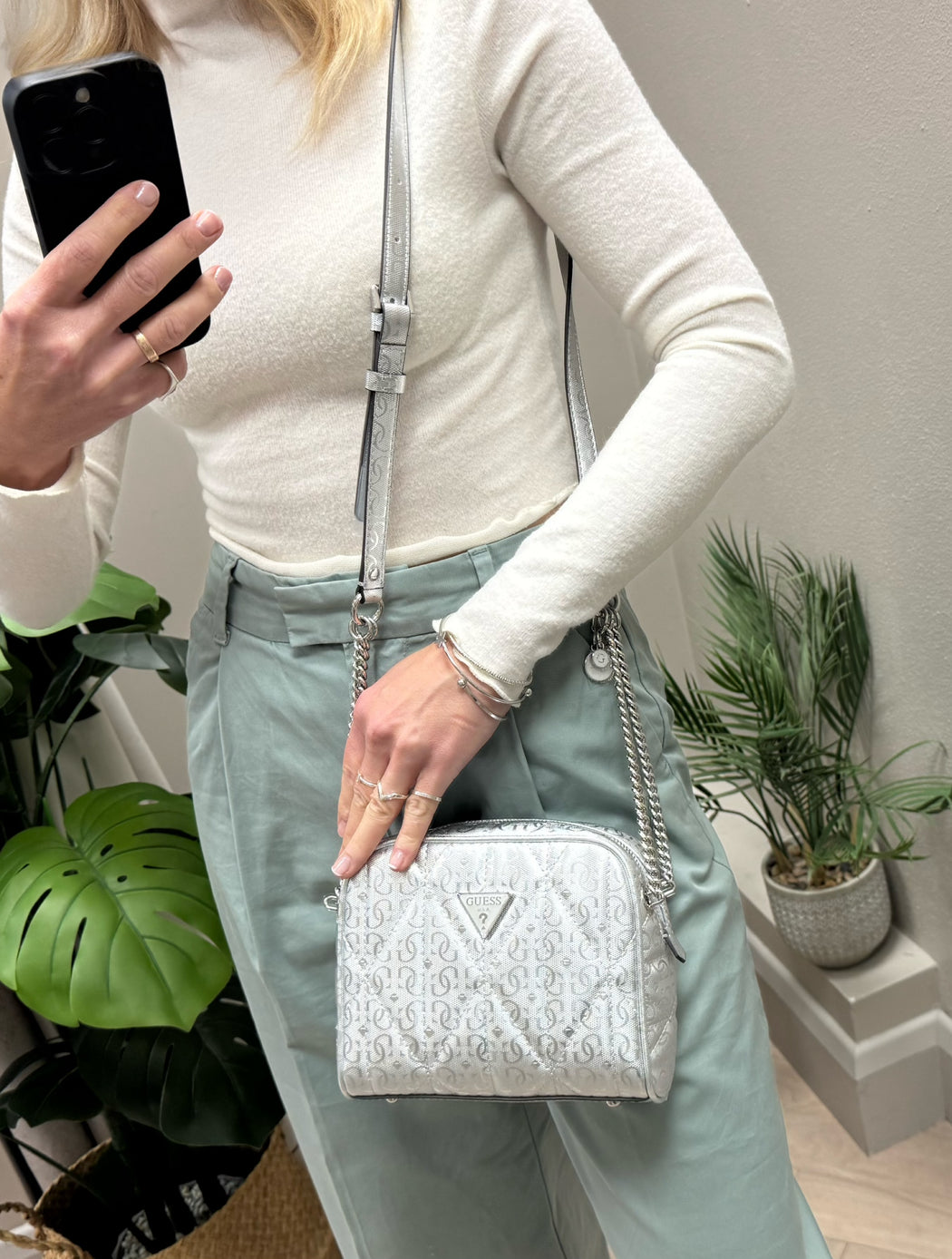 Guess Silver ALDINA Bag. GY966314