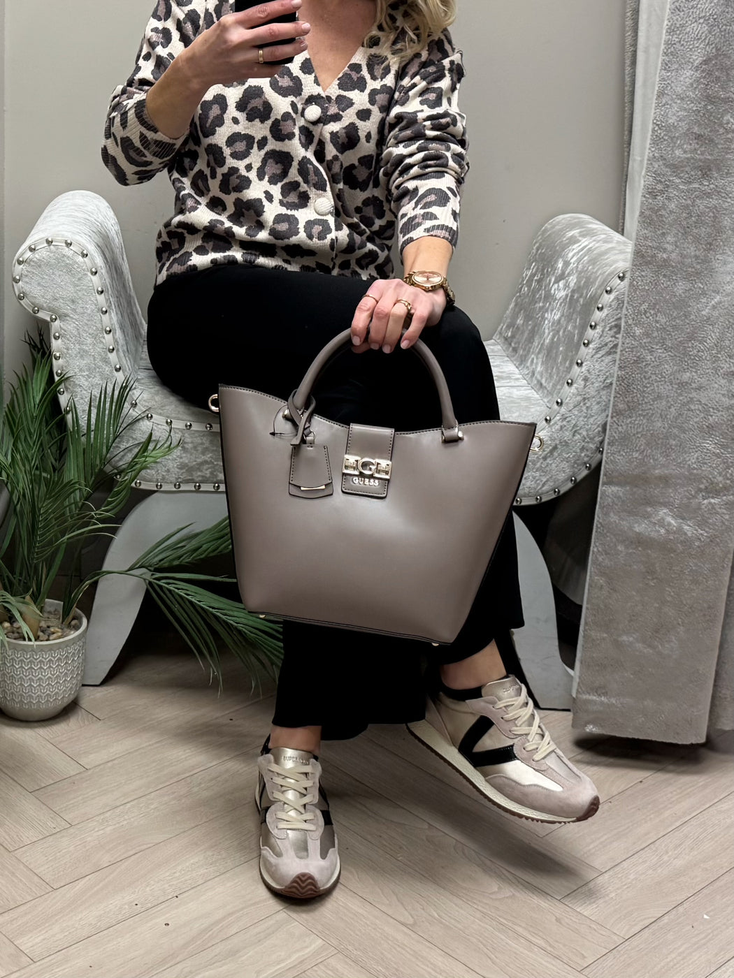 Guess bag VG989122
DARK TAUPE JANE