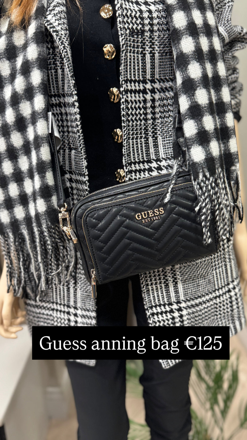 Guess black anning shoulder bag QG950814