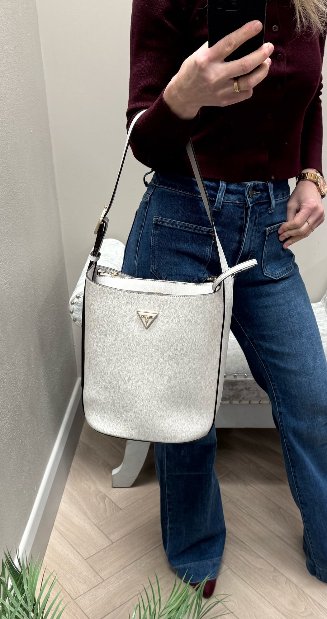 Guess meridian II ivory BG697404