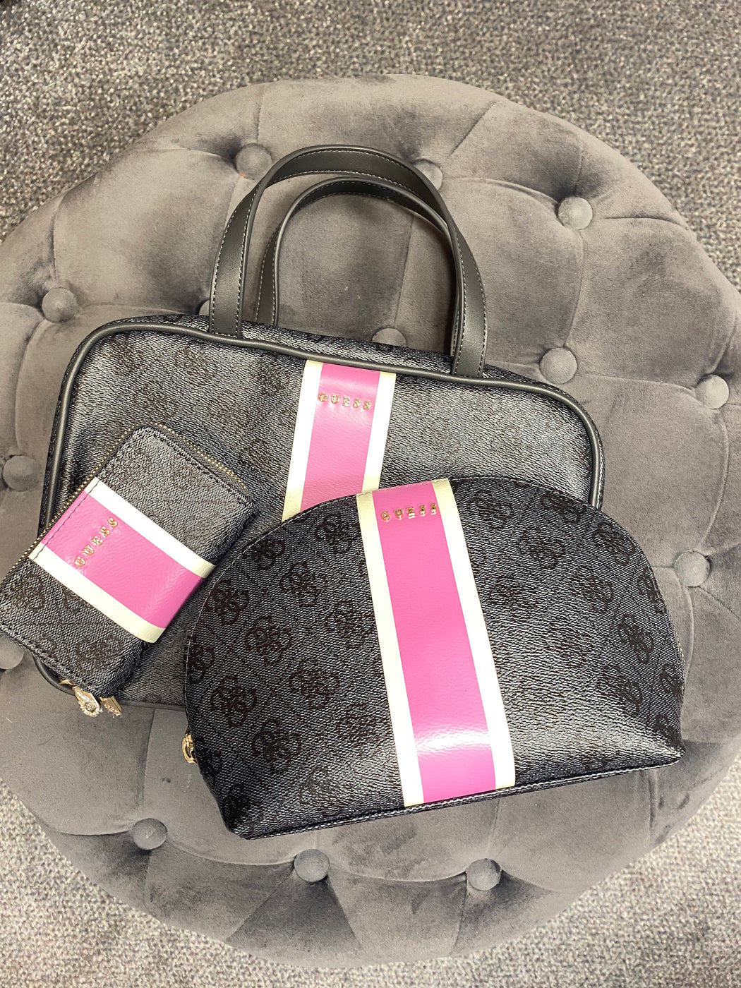 Guess pink black vanity case