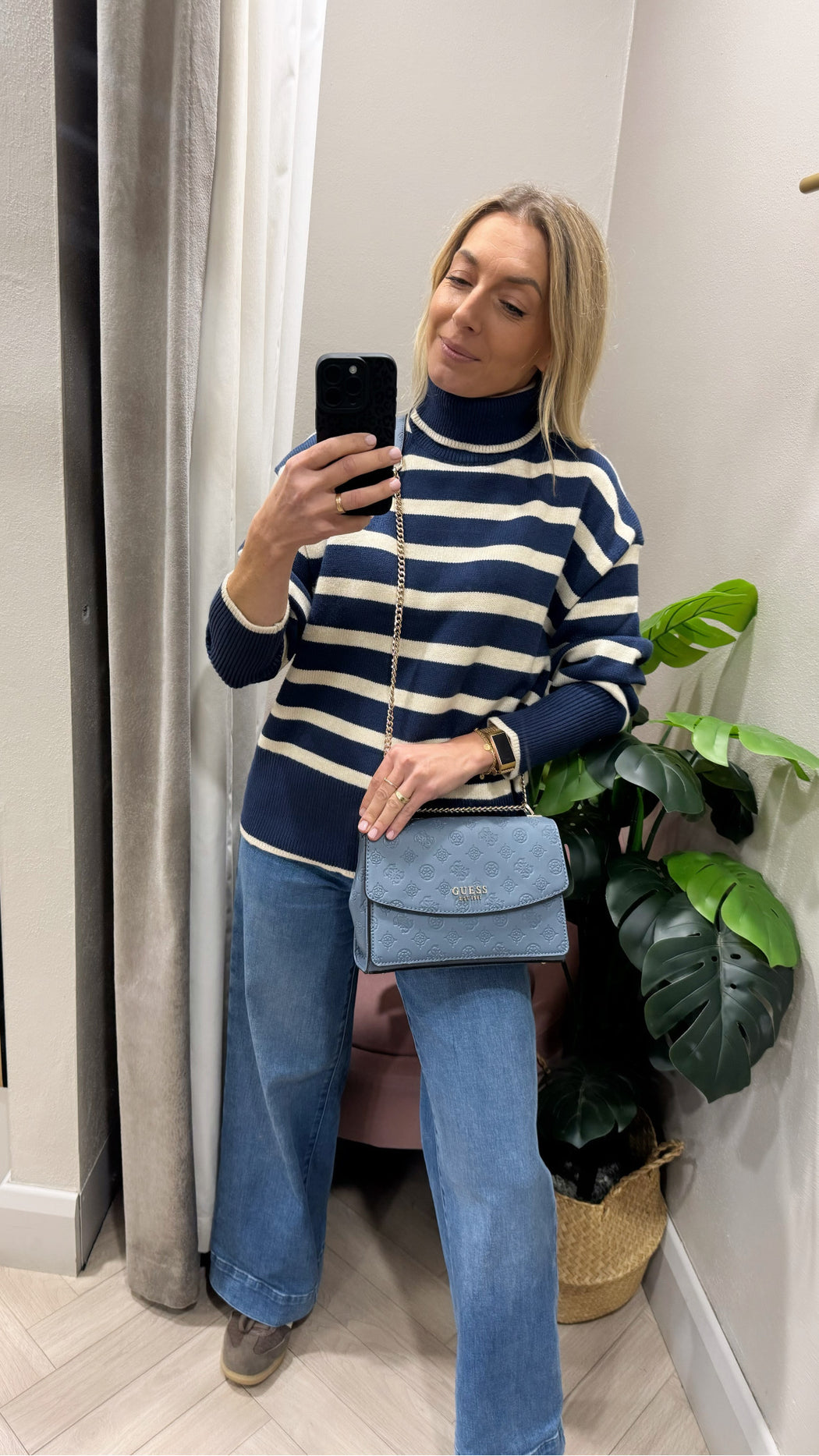 Phoebe 4G Peony Logo Mini Crossbody pd966521