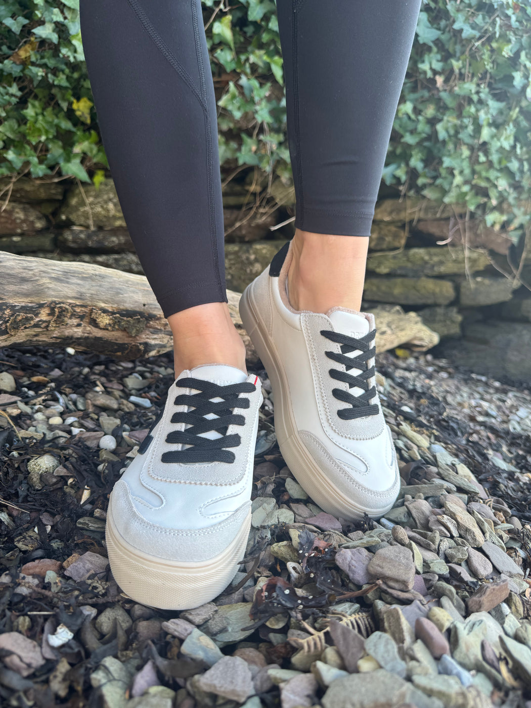 Eighty white coal Runners