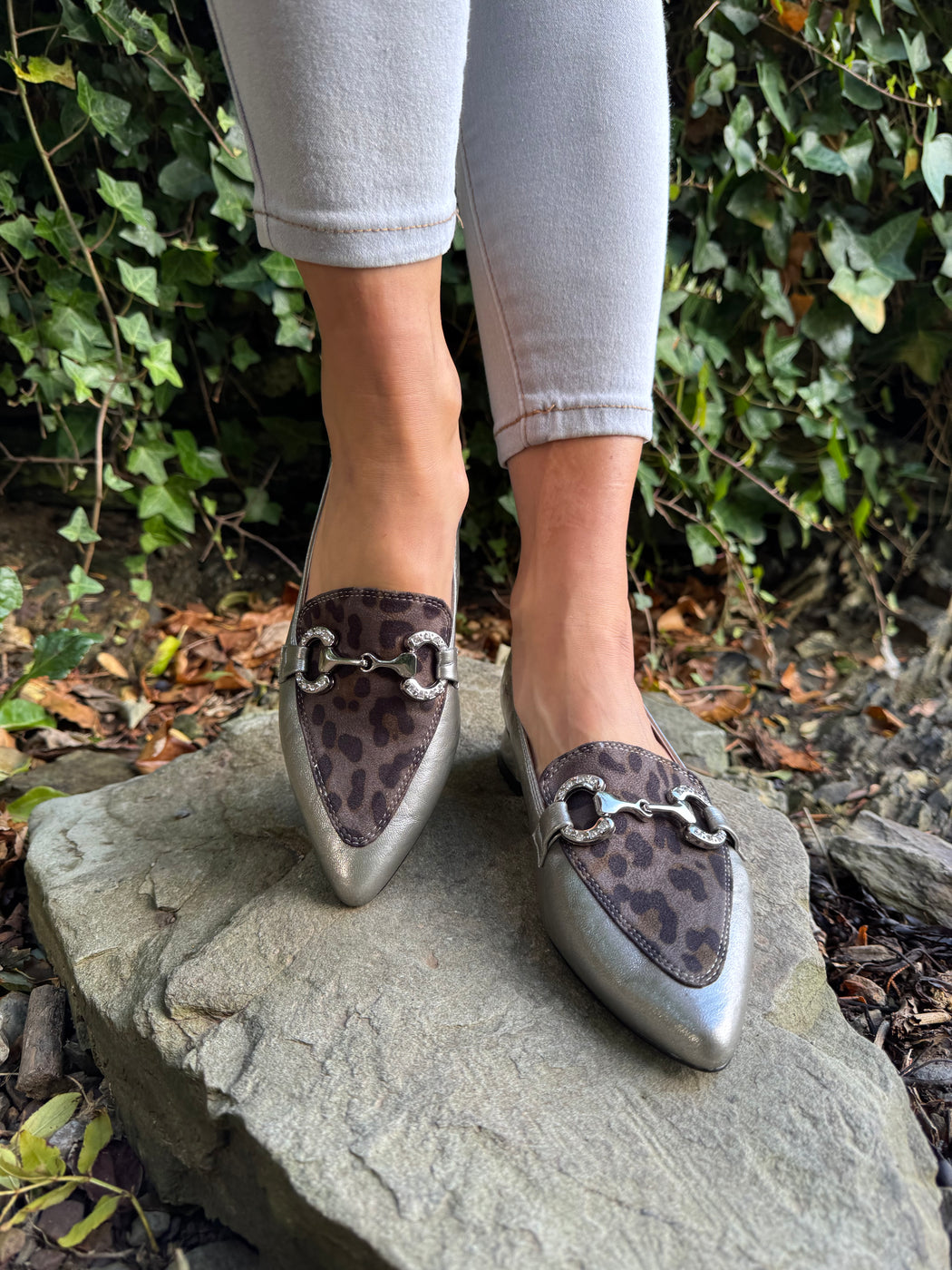 Dalat one Silver cheetah pointed loafer