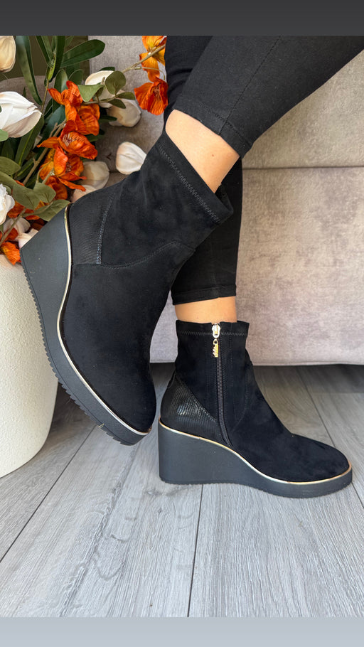 Poole Schwartz black wedge boots