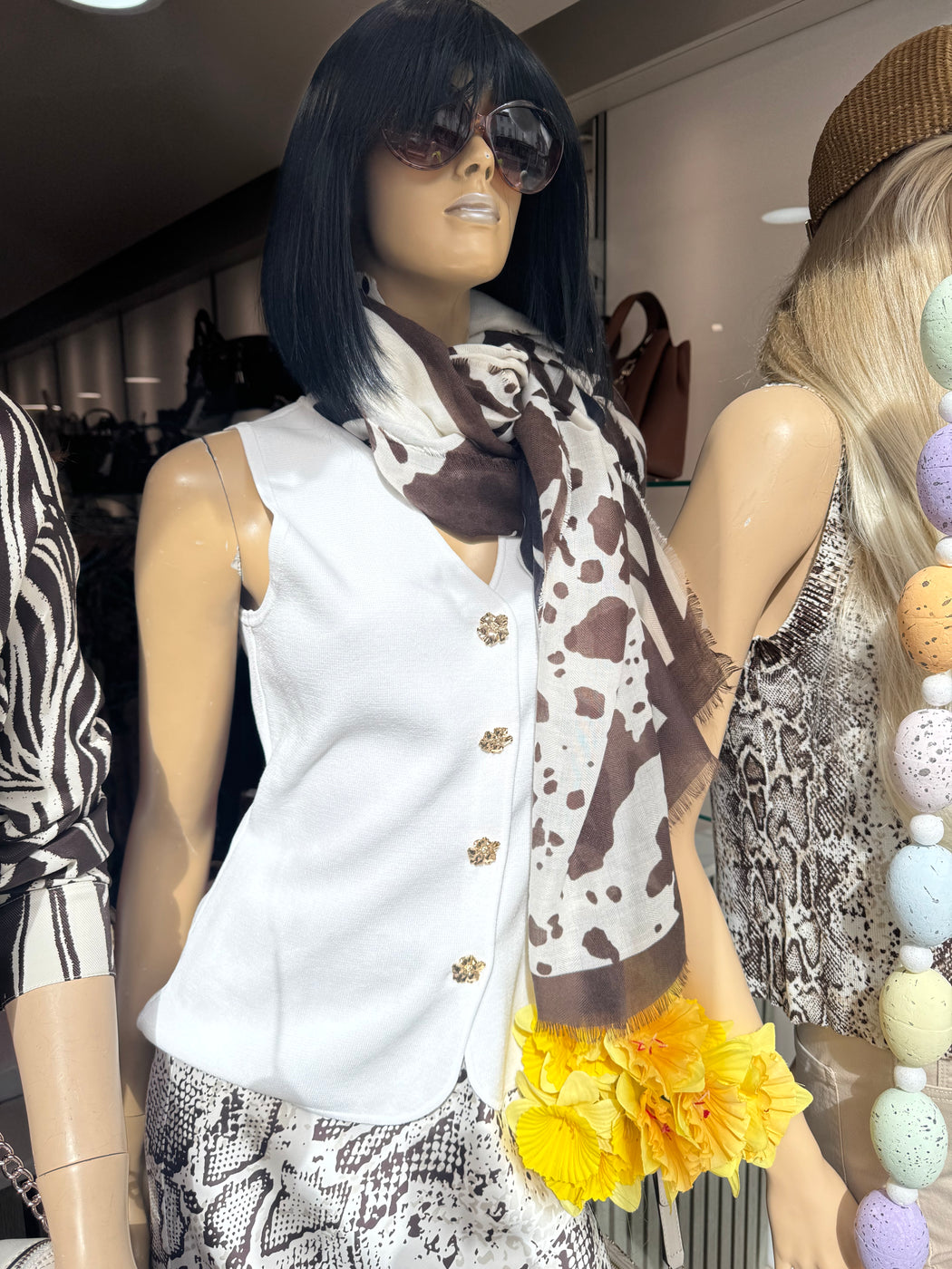 Fleur button waistcoat