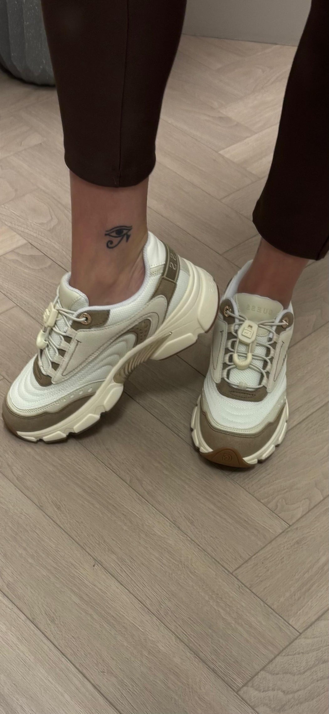 Guess tan nude trainer flpimefap12