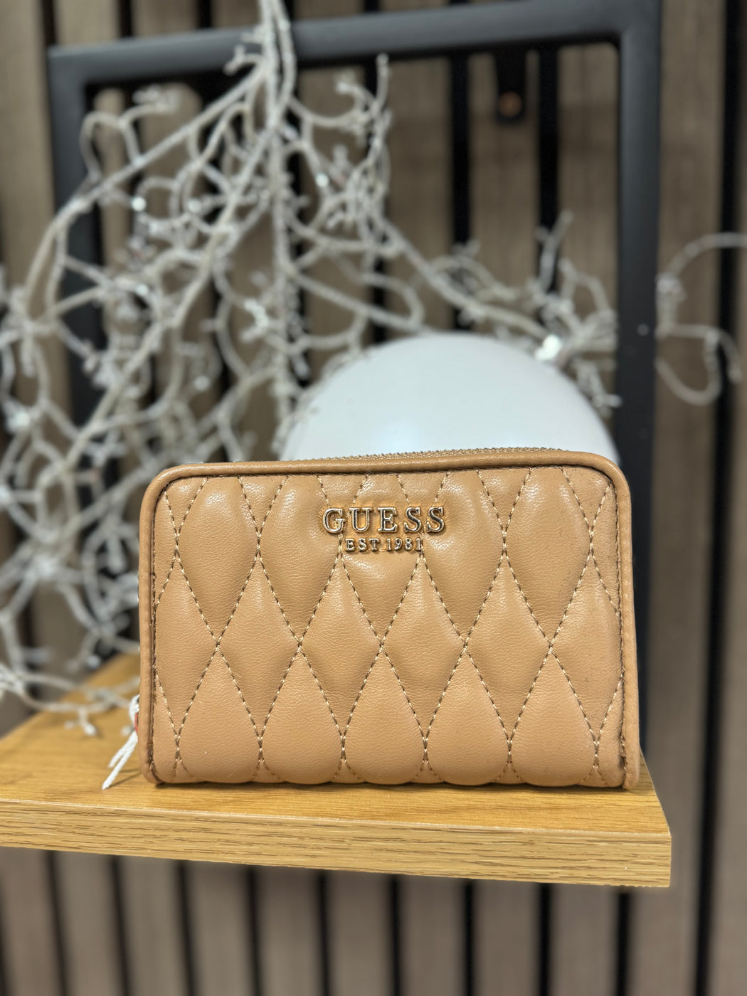 Guess VALLA BEIGE Logo Wallet. QG8122140.