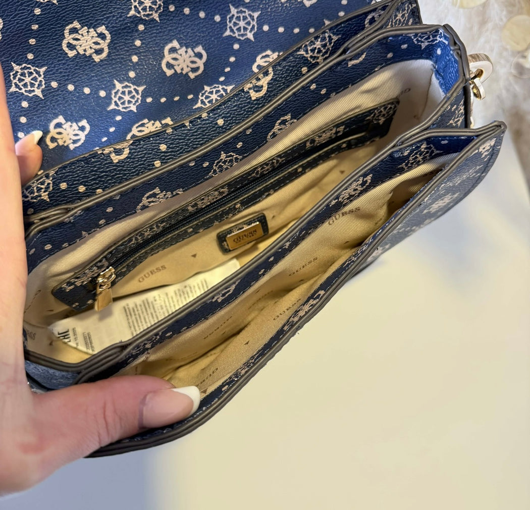 Emelie guess navy logo shoulder / crossbody BG950117